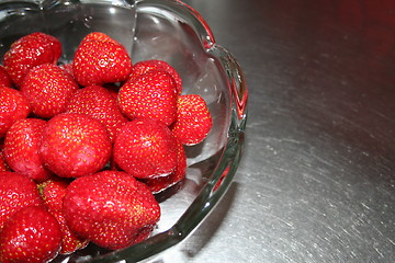 Image showing A bowl with strawberries