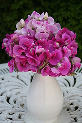 Image showing A bouquet of wonerful sweet peas