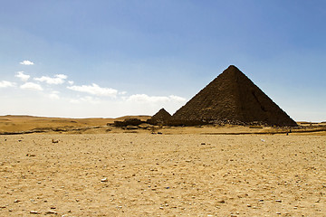 Image showing Pharaoh Menkaure pyramid