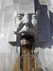 Image showing Sculpture and fountain