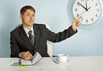 Image showing Businessman recalls saving time