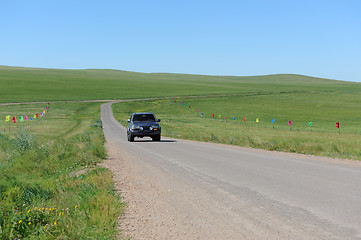 Image showing SUV in grassland