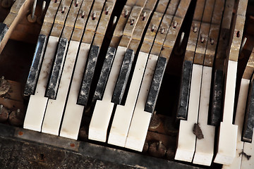 Image showing broken piano keys