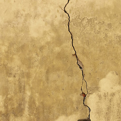 Image showing Cracked Wall