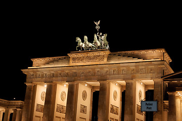 Image showing Brandenburg Gate by night in Berlin