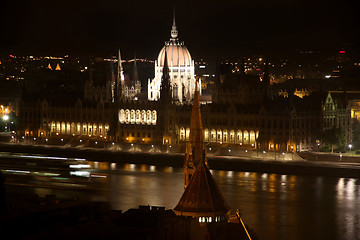 Image showing parliament building at night in Budapest, Hungary