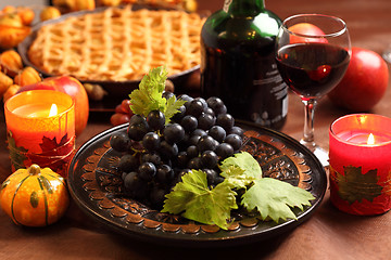 Image showing Red grapes and apple pie