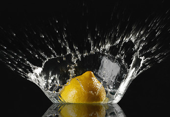 Image showing lemon and water splash
