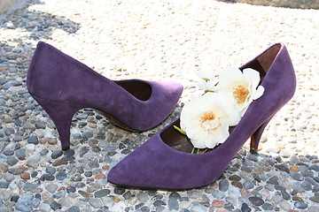 Image showing Lilac pumps with white roses