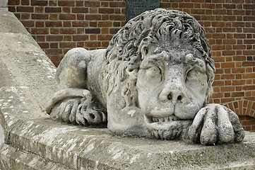 Image showing A lion statue