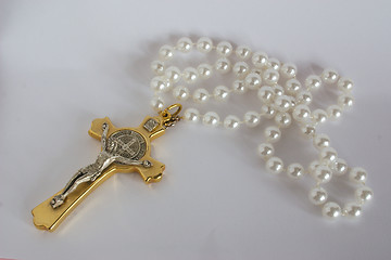 Image showing crucifix and pearls