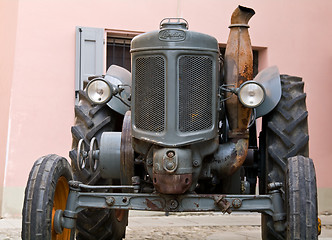 Image showing Old model of tractor, renovated to be in superb condition