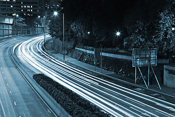 Image showing Traffic through the city at night