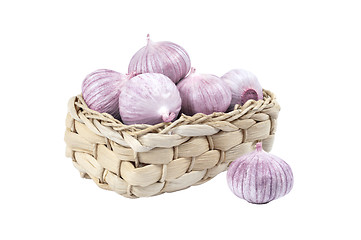 Image showing Several garlic in a wicker basket