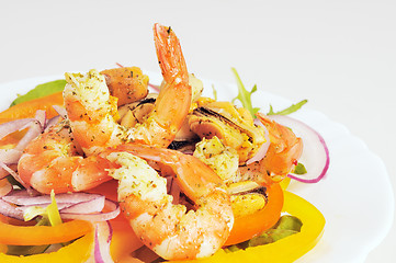 Image showing Salad with shrimp, mussels, bell peppers