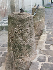 Image showing columns with chain