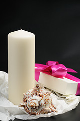 Image showing Gift box with ribbon.