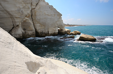 Image showing The white chalk cliffs of Rosh ha-Hanikra