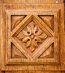 Image showing details of the old wooden door 