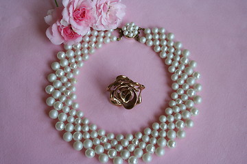 Image showing Necklace in white with beautiful buckle