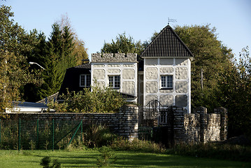 Image showing The house and plants