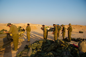 Image showing Israeli soldiers excersice in a desert