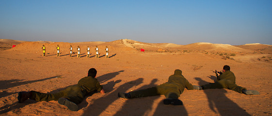 Image showing Israeli soldiers excersice in a desert