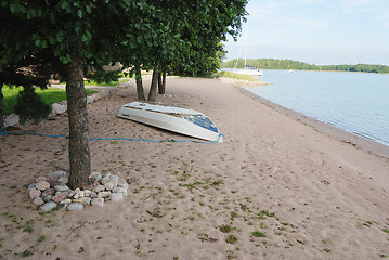 Image showing white boat on the beach