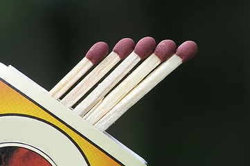 Image showing Matchbox with 5 matches