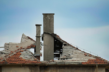 Image showing Old building with destroyed roof.