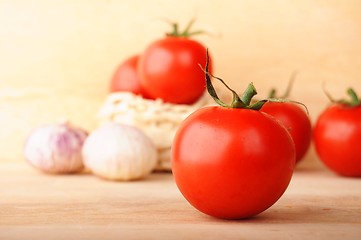 Image showing tamatoes and garlic