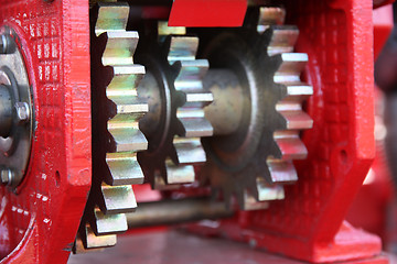 Image showing A large chain drive on a seed separator machine.