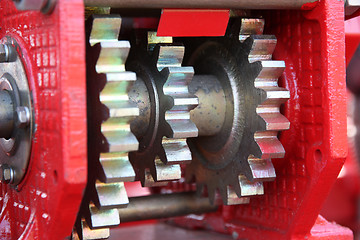 Image showing A large chain drive on a seed separator machine.