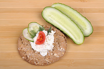 Image showing crispbread with curd cheese with cucumber and tomato