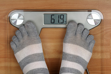 Image showing feet on the scales