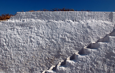 Image showing wall with steps