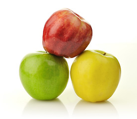 Image showing Yellow, green and red apples 