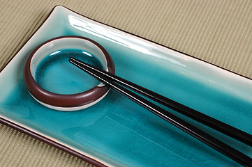 Image showing Plate, dipping bowl and chop sticks on green mat 2