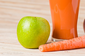 Image showing Carrots, apple and juice