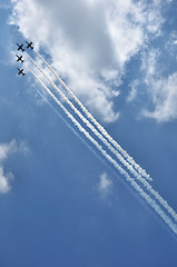 Image showing Aerobatic team at airshow 