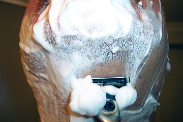 Image showing shaving man