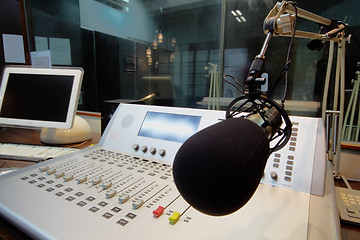 Image showing mic in front of the control panel in broadcasting studio 