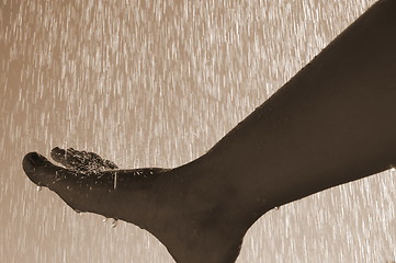 Image showing foot in rain (grey)