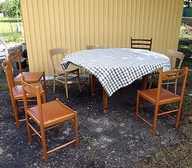 Image showing Picnic table