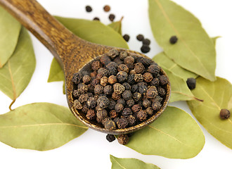 Image showing black pepper and bay leaves