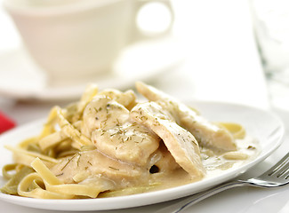 Image showing chicken with spinach pasta