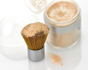 Image showing Makeup powder and brush 