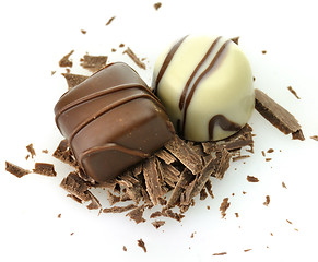 Image showing white and dark chocolate candies 
