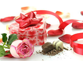 Image showing pink rose and gift box