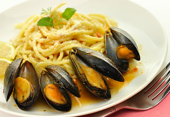 Image showing mussels with spaghetti